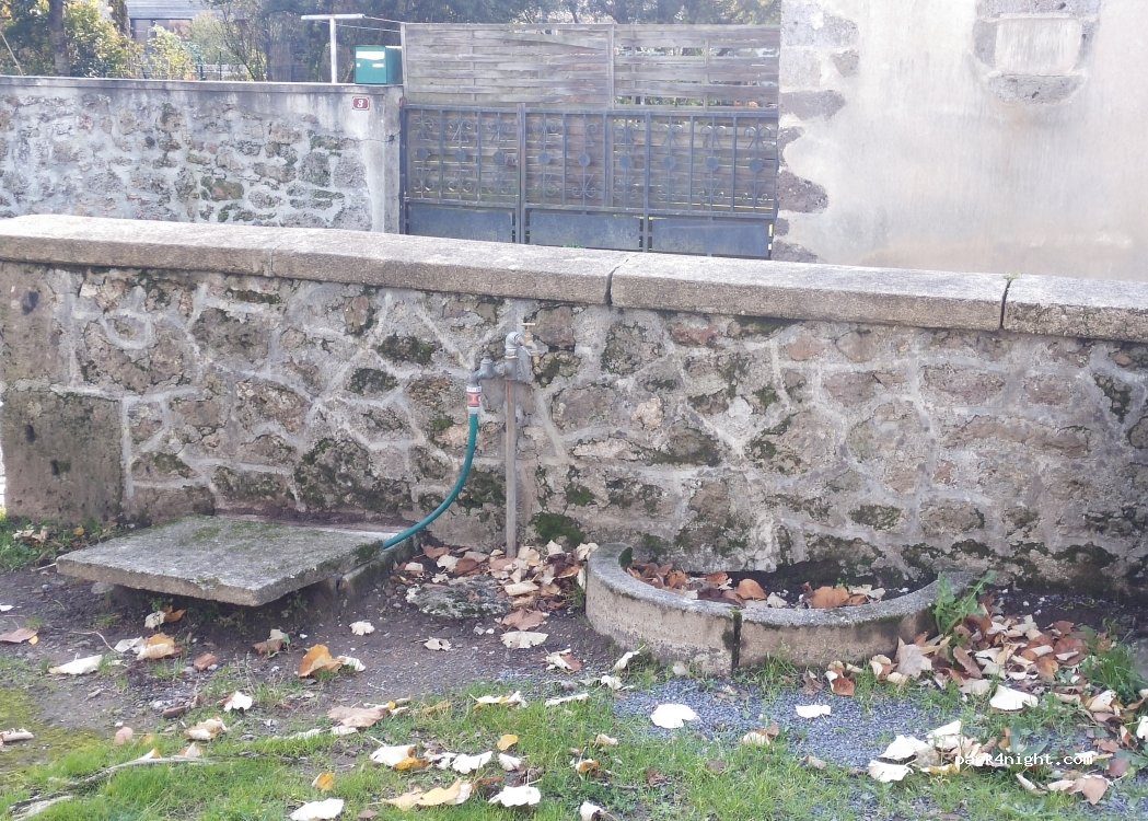 (16150) Chassenon - 1 Place de l'Église — foto 3
