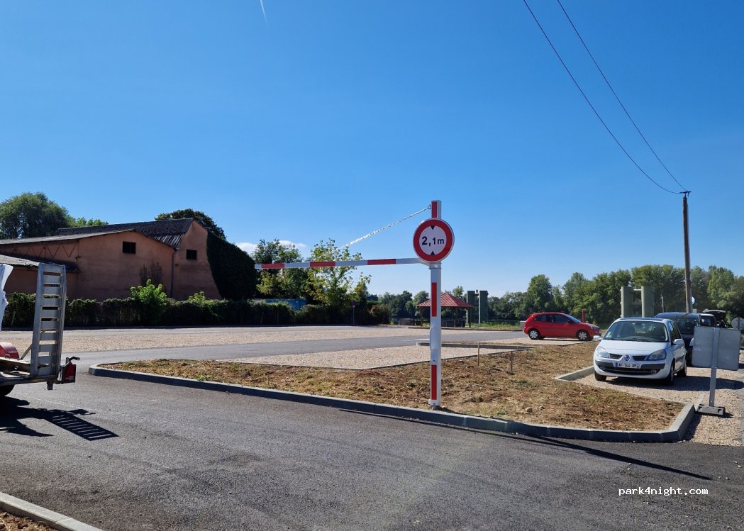 (01600) Trévoux - 718 Avenue des Tuileries — foto 4