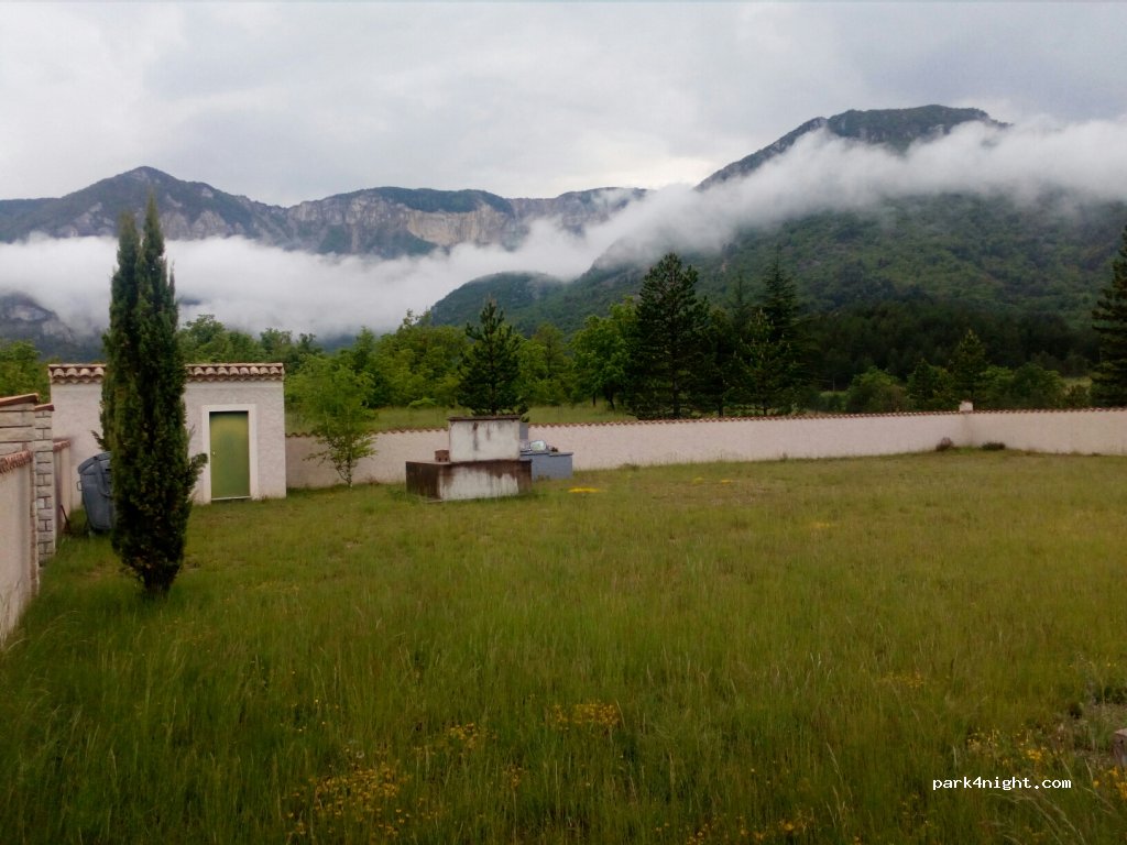(04200) Châteauneuf-Miravail - D303 — foto
