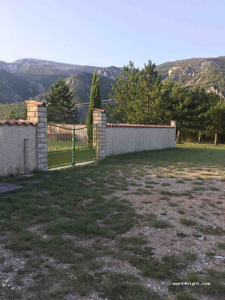 (04200) Châteauneuf-Miravail - D303 — foto 2