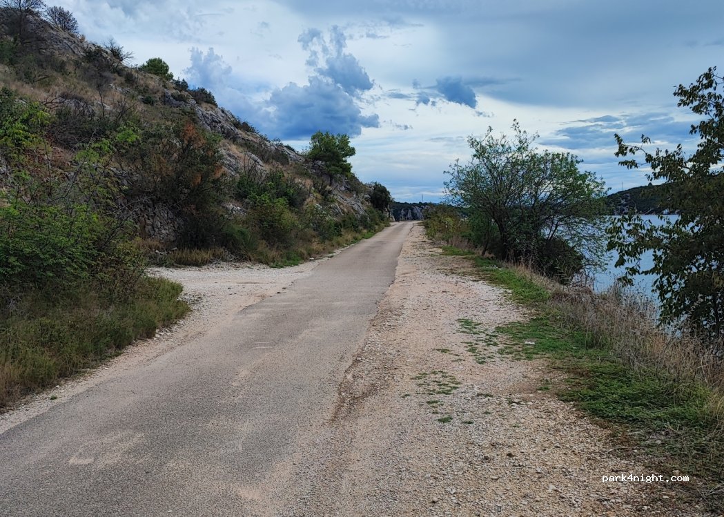 (22215) Zaton - Unnamed Road — foto
