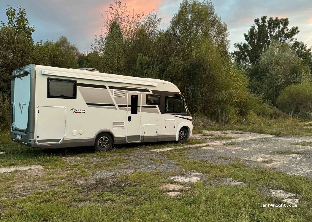 (059 06) Červený Kláštor - Unnamed Road — foto