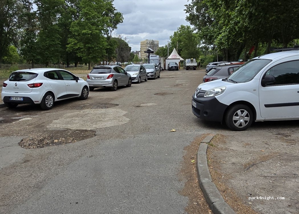 (33520) Bruges - Boulevard Jacques Chaban-Delmas — foto 4