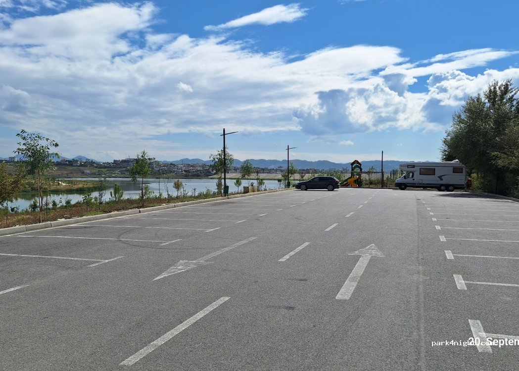 () Tirana - Unnamed Road — foto