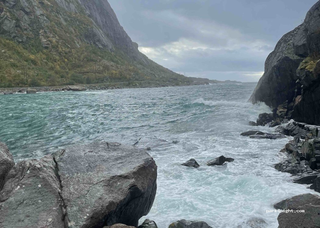 (8312) Henningsvær - Fv816 — foto