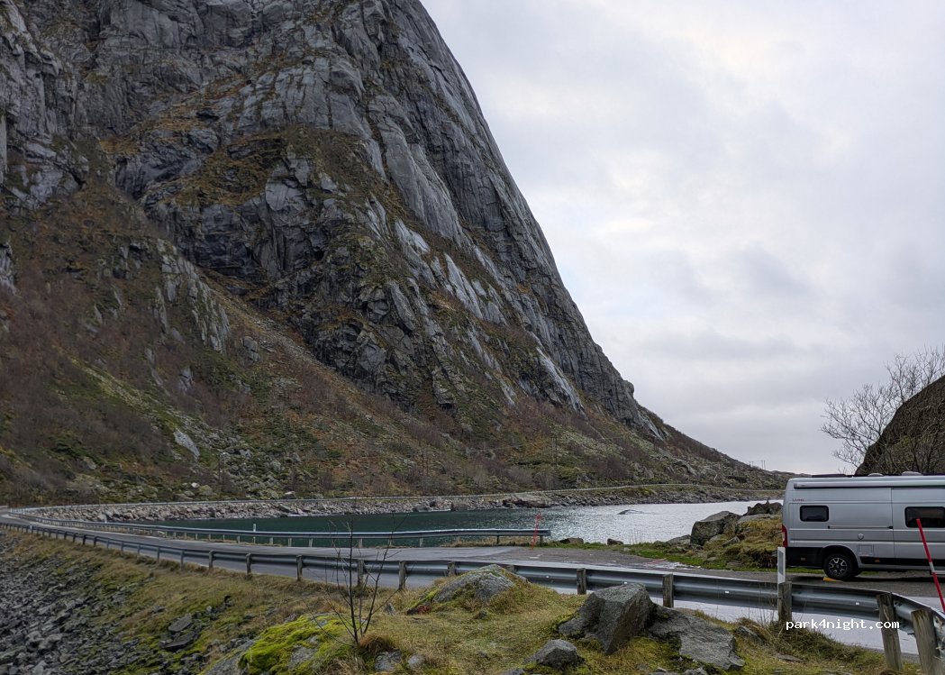 (8312) Henningsvær - Fv816 — foto 3