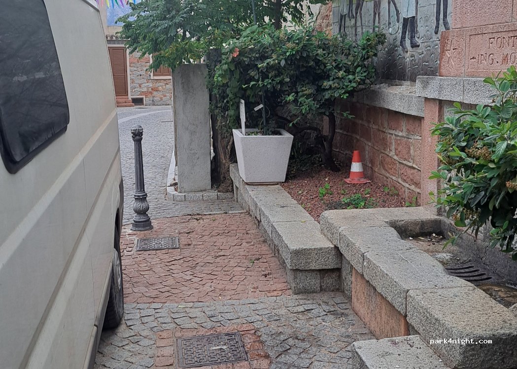 (08040) Urzulei - 38 Via Roma — foto 3