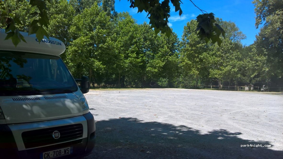 (24350) Tocane-Saint-Apre - 203-205 Le Bourg Ouest — foto