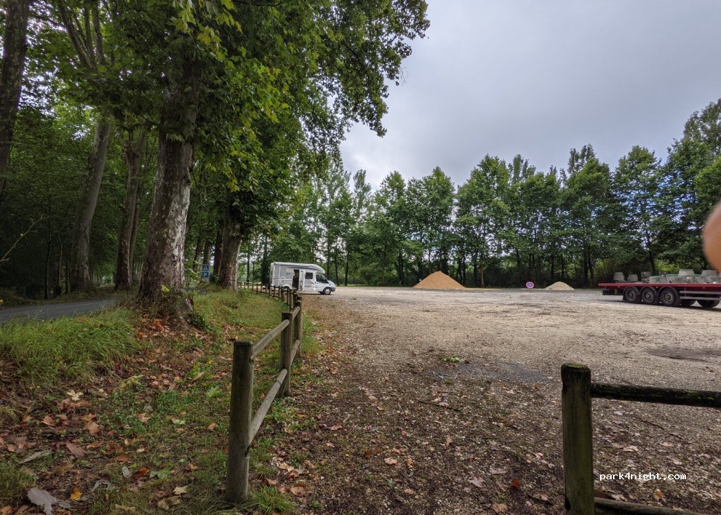 (24350) Tocane-Saint-Apre - 203-205 Le Bourg Ouest — foto 2