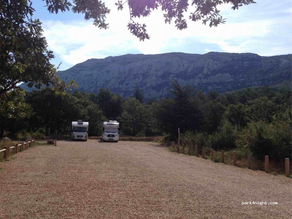 (83640) Plan-d'Aups-Sainte-Baume - D80 — foto