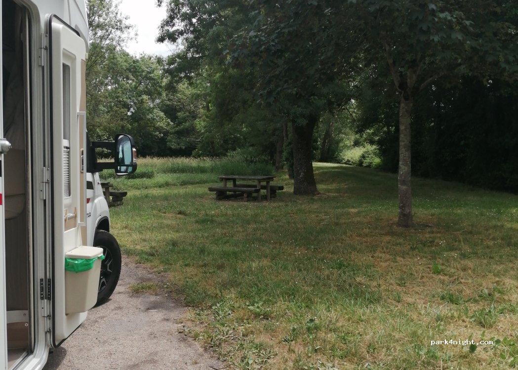 (33820) Saint-Aubin-de-Blaye - 4 D136 — foto 2