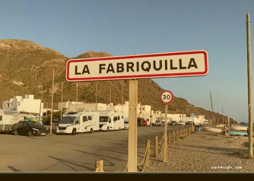 (04150) Almería - 57-69 Calle Carretera Antigua del Faro — foto