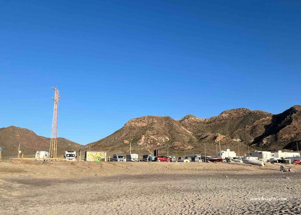 (04150) Almería - 57-69 Calle Carretera Antigua del Faro — foto 5