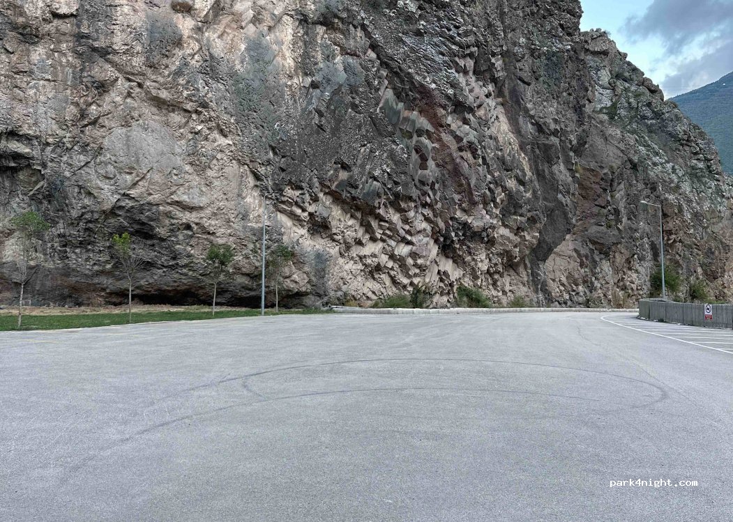 (08100) Artvin Merkez - 90 Borçka Caddesi — foto