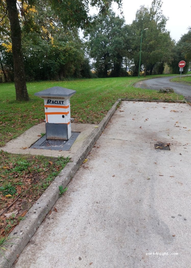 Aire de services camping car Saint-Philbert-de-Bouaine — foto 3