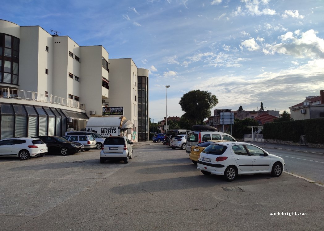 (21000) Split - 26 Slobode ulica — foto