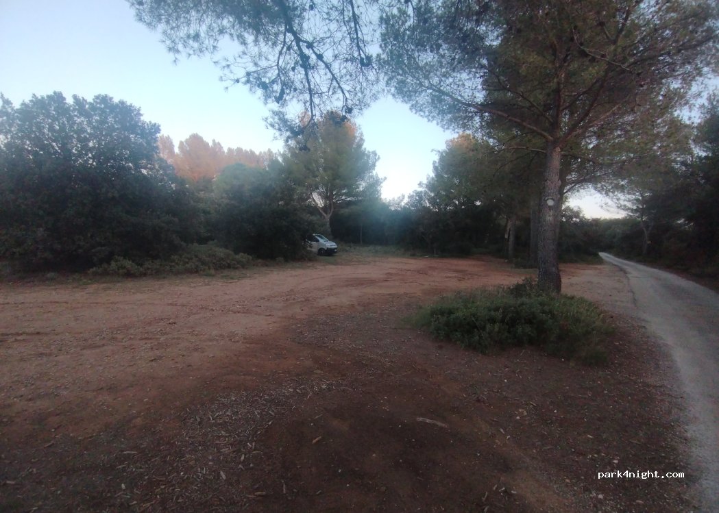 (13250) Cornillon-Confoux - Chem. des Bories — foto 2