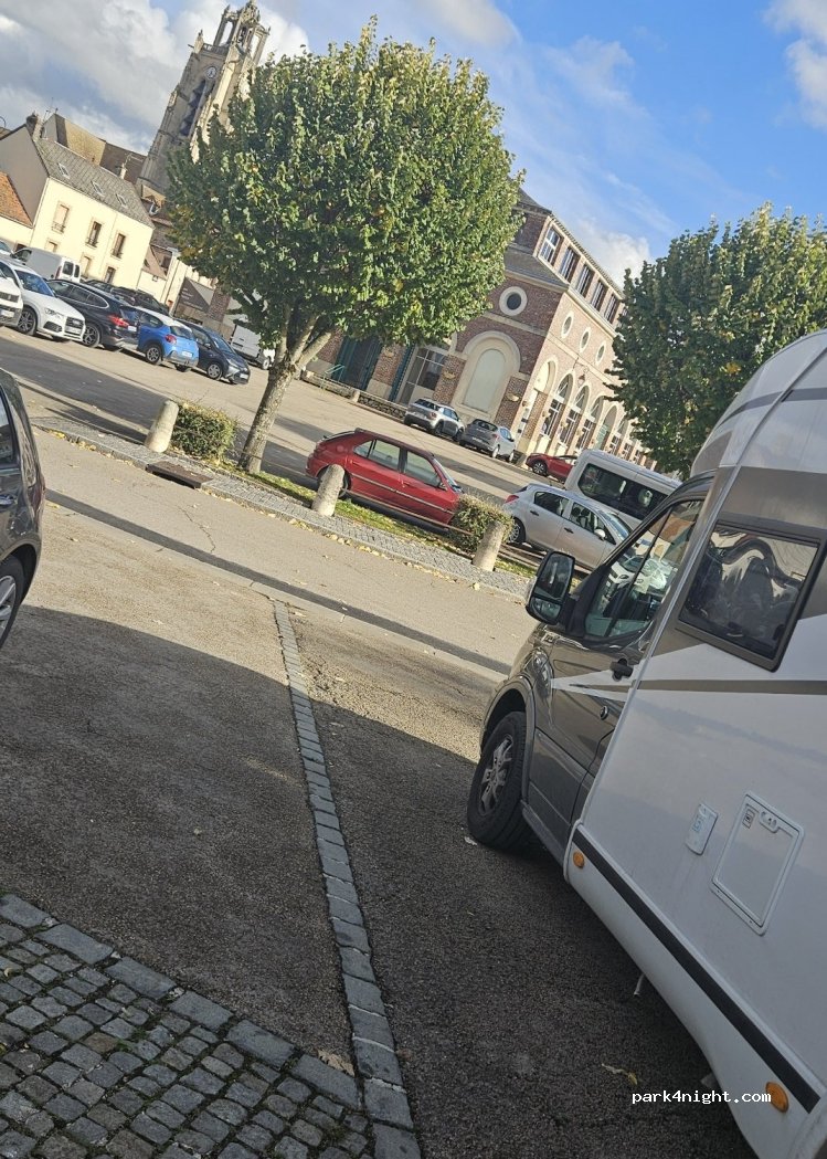 (10400) Nogent-sur-Seine - 7 Quai du Port aux Coches — foto 3