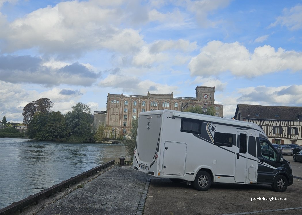 (10400) Nogent-sur-Seine - 7 Quai du Port aux Coches — foto 4