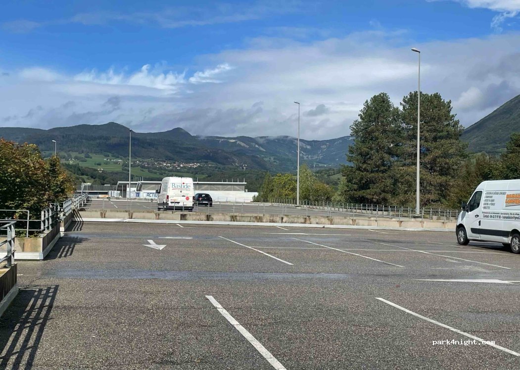 (01200) Valserhône - 2 Avenue de Lattre de Tassigny — foto