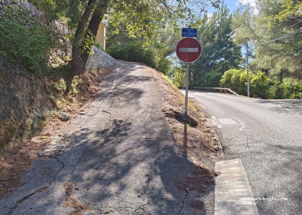 (83330) Le Castellet - D226 — foto 3