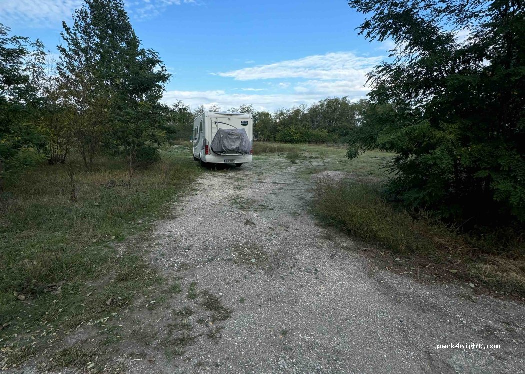 (6133) Jászszentlászló - Unnamed Road — foto