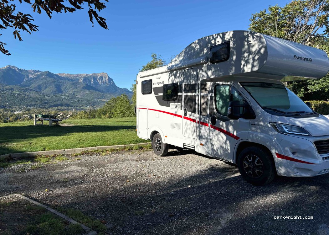 (05200) Embrun - 4 Rue Pierre et Marie Curie — foto 2