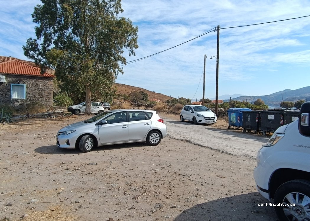 (811 03) Kalo Limani - Unnamed Road — foto 2