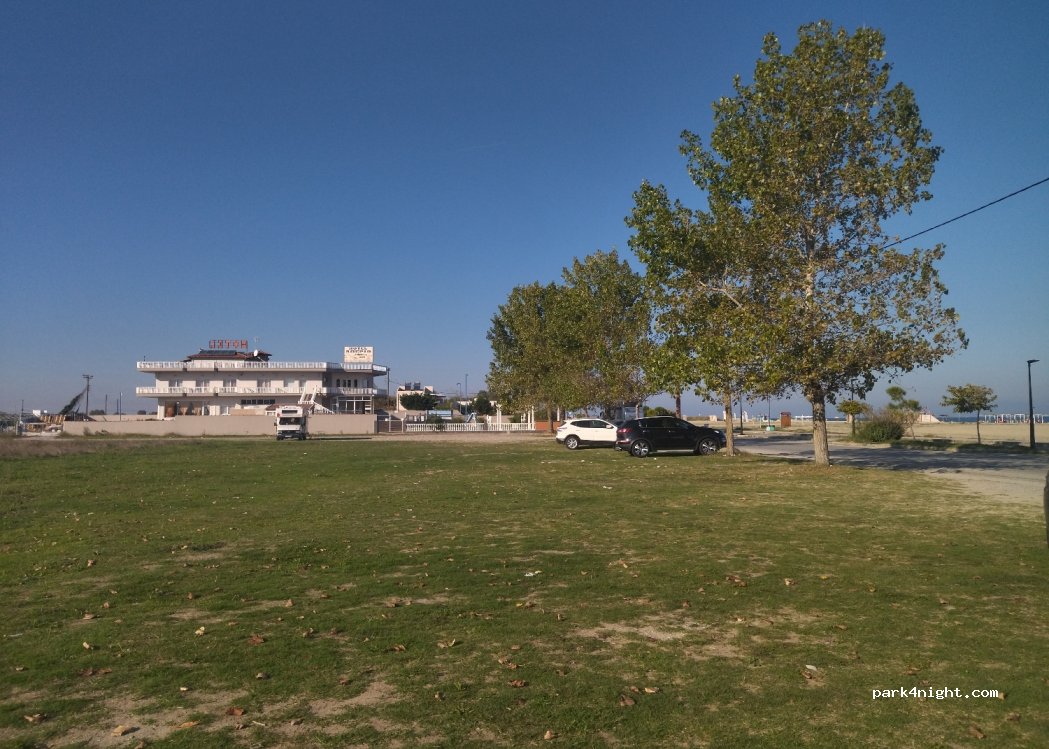 (601 00) Paralia - Unnamed Road — foto