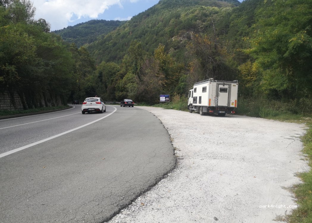 (4251) Бачковски манастир - Unnamed road — foto