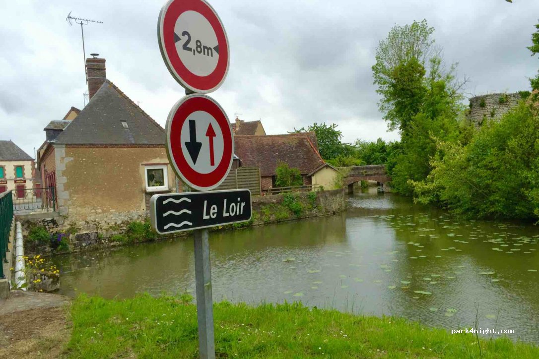 (28800) Alluyes - 2 Rue du Menhir — foto