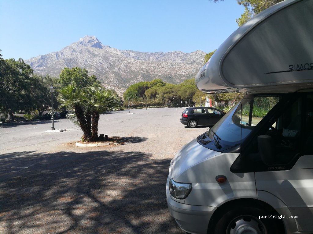 (29602) Marbella - 175 Urbanización Marbella Sierra Blanca — foto