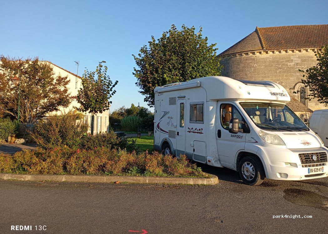 (17120) Chenac-Saint-Seurin-d'Uzet - Quai de l'Esturgeon — foto