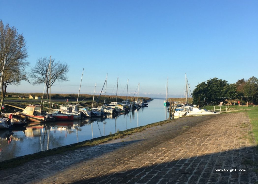 (17120) Chenac-Saint-Seurin-d'Uzet - Quai de l'Esturgeon — foto 2
