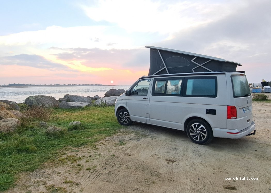 (29740) Plobannalec-Lesconil - 5 Terre Plein du Port — foto 2