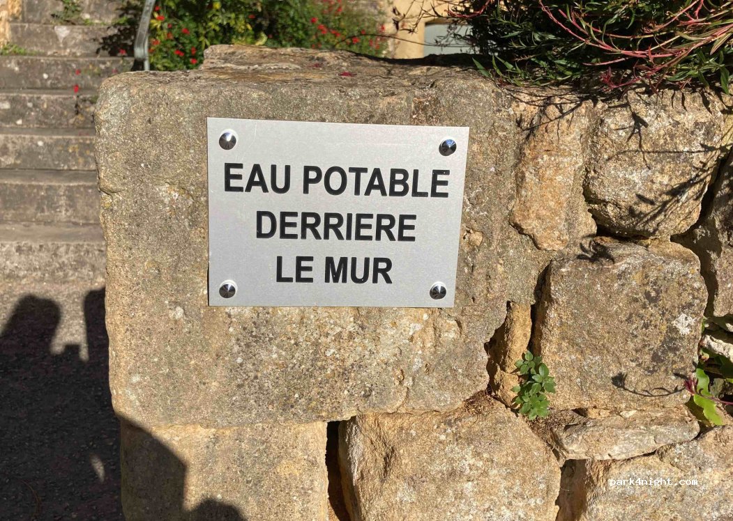 (24250) Domme - 3 Place de la Halle — foto 2