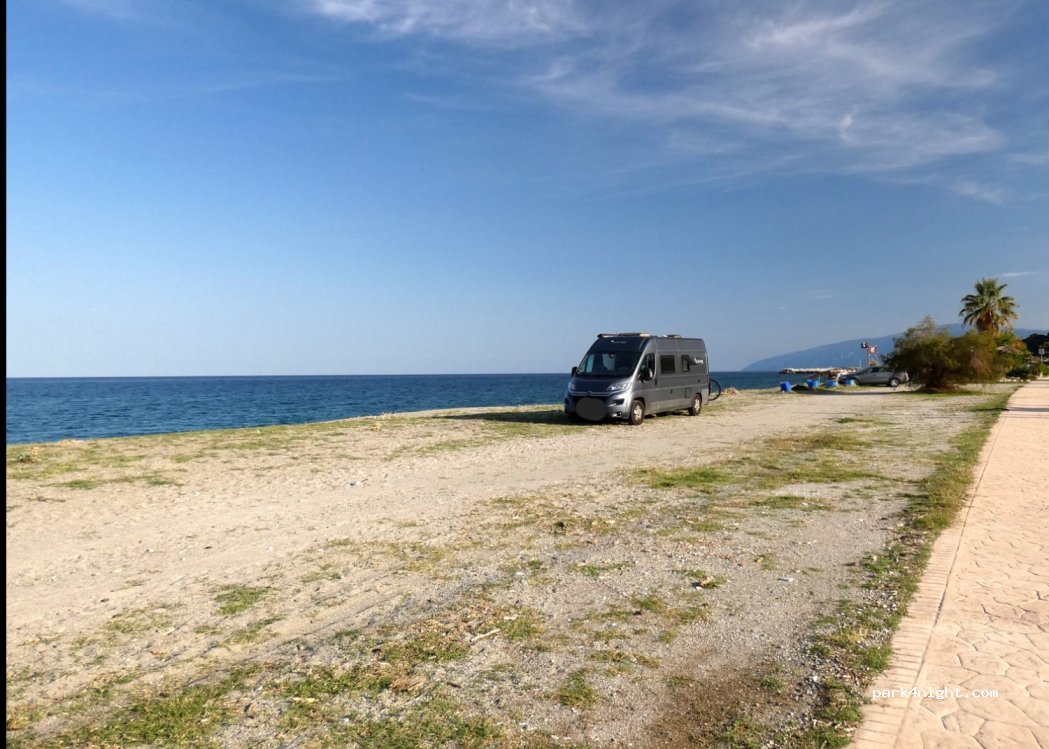 (400 03) Melivia - Unnamed Road — foto