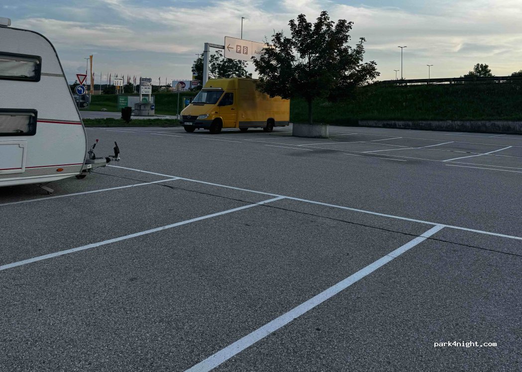 (4053) Ansfelden - 1 Ikea-Platz — foto