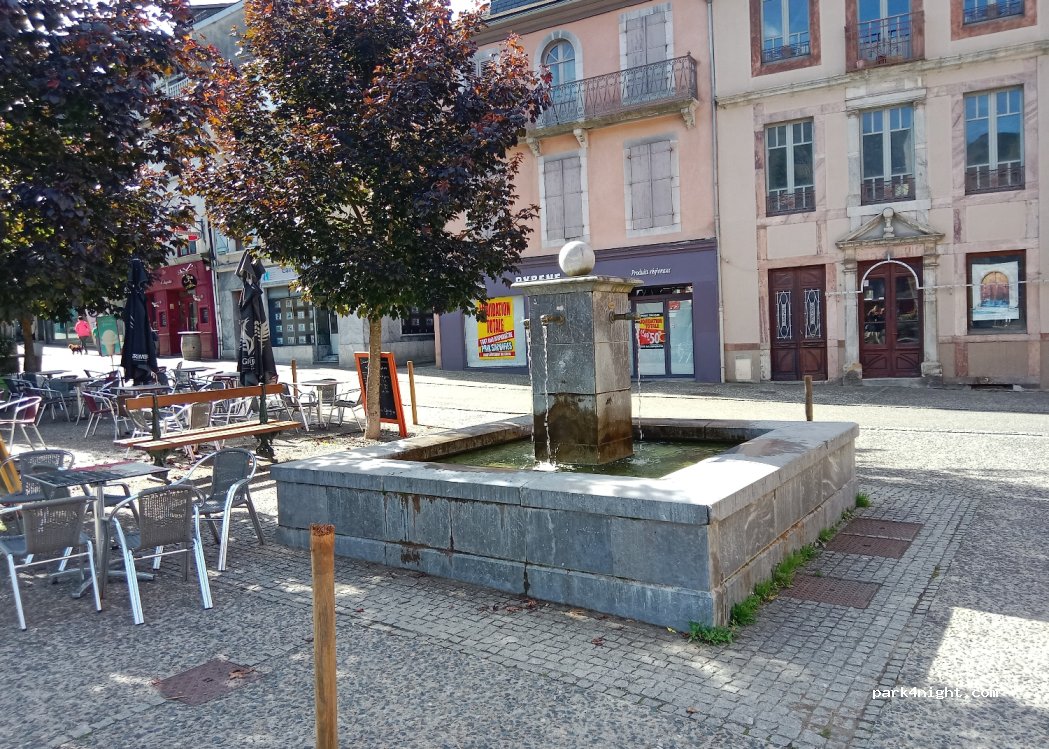 (65240) Arreau - 2 Place de la Mairie — foto