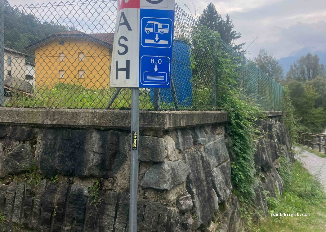 Area Sosta Camper Rota d'Imagna — foto