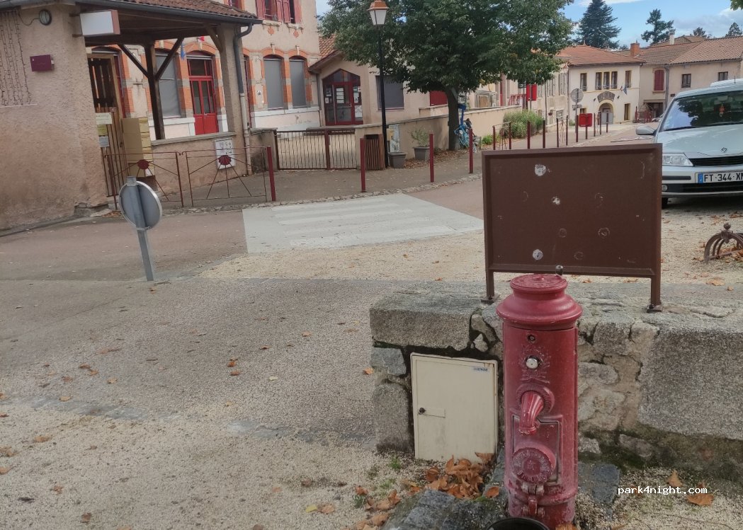 (42370) Saint-Haon-le-Châtel - 58 Place Verdun — foto