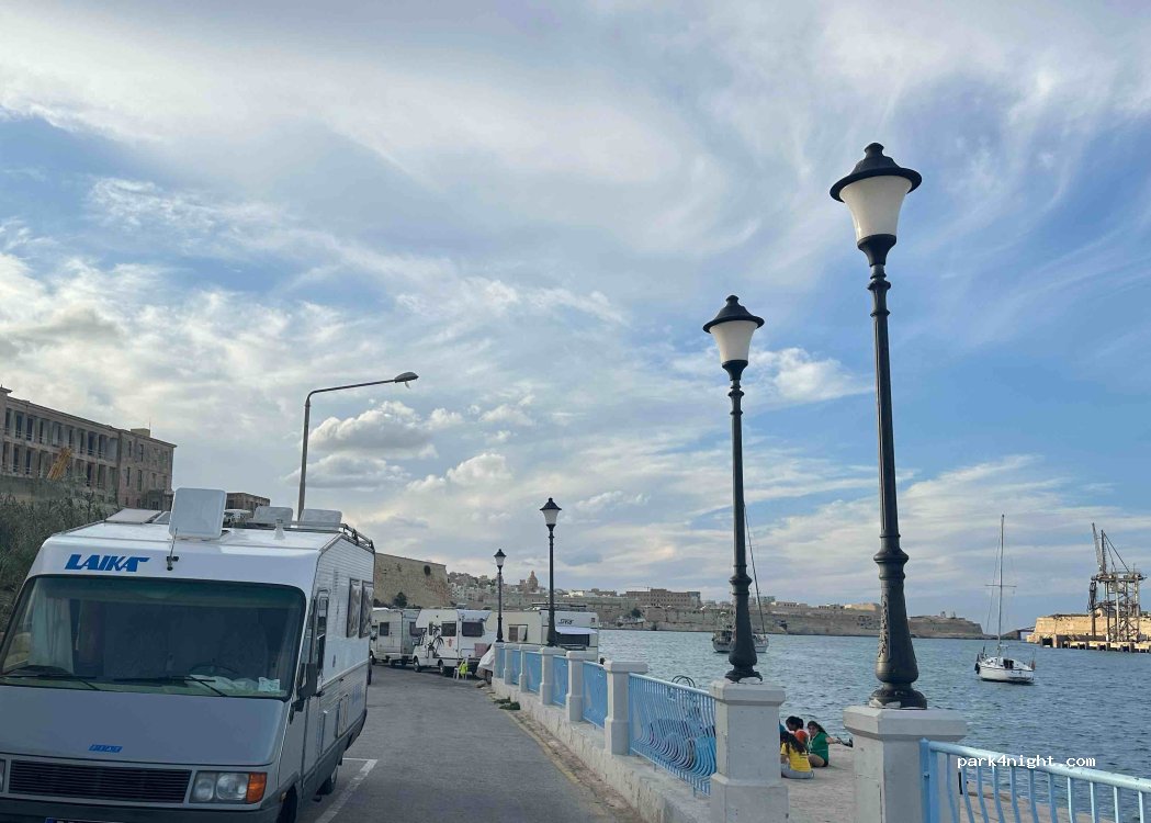 (GZR 1403) Gżira - Unnamed road — foto