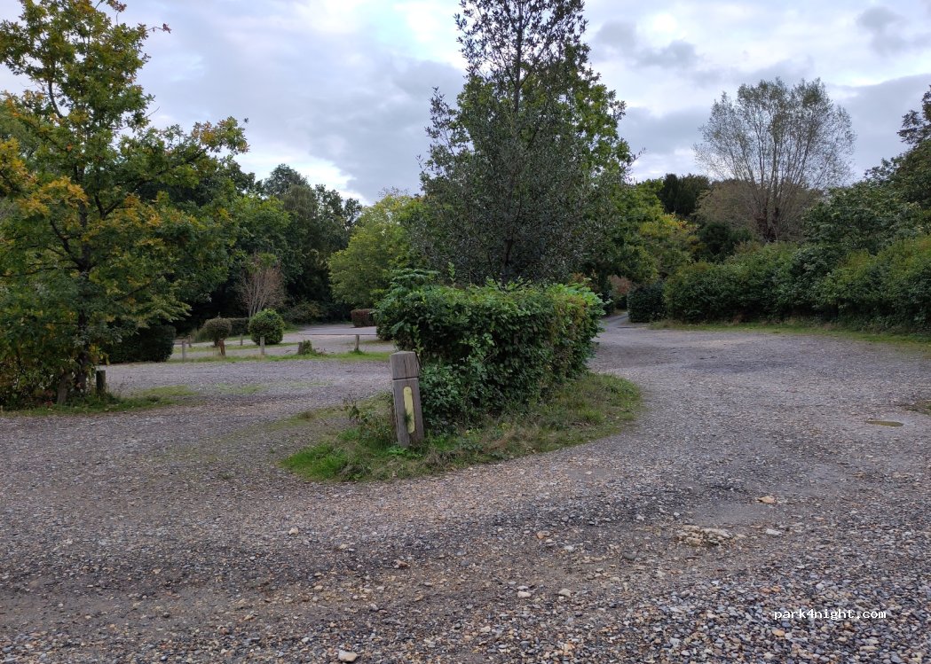 (GU4 7RG) West Clandon - Unnamed Road — foto