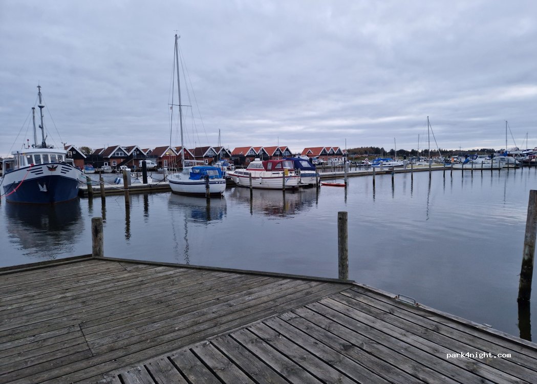 (6893) Hemmet - 3 Bryggen — foto