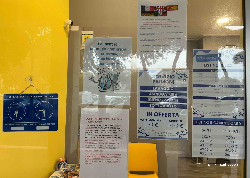 (00122) Lido di Ostia - 10b Piazzale della Stazione del Lido — foto