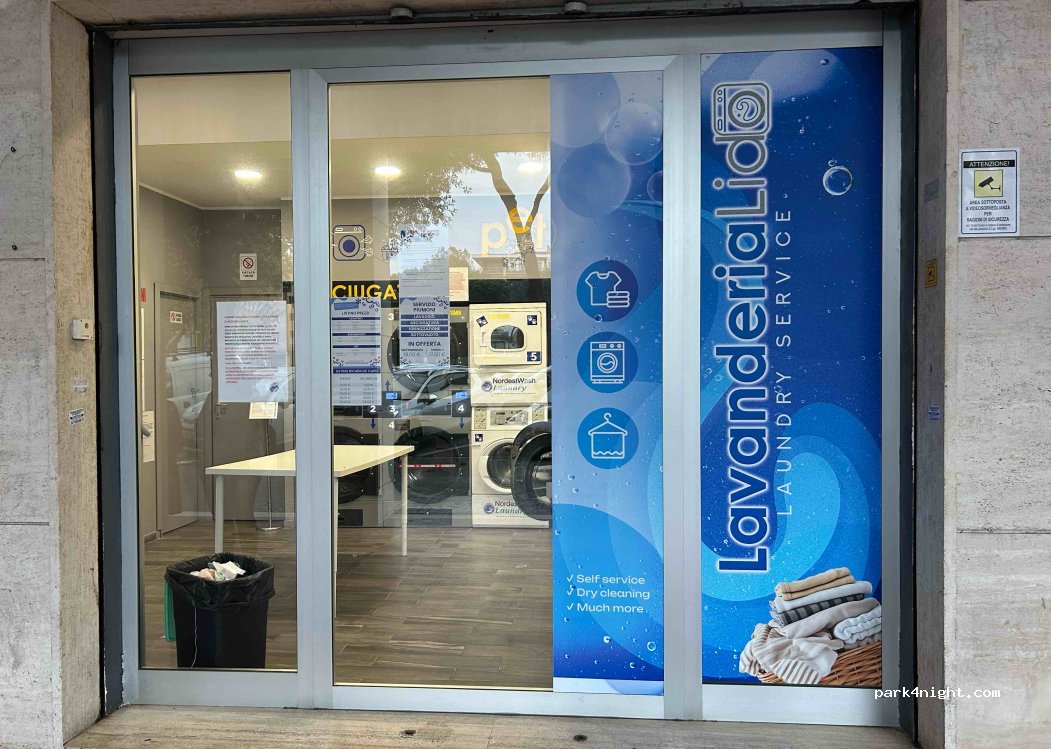 (00122) Lido di Ostia - 10b Piazzale della Stazione del Lido — foto 3