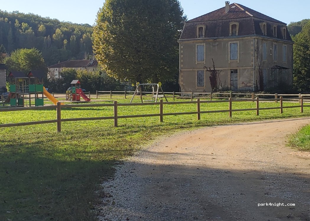 (47500) Sauveterre-la-Lémance - 54 Le Bourg — foto 3