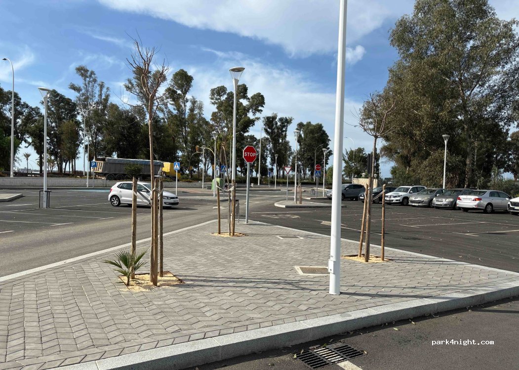 (21001) Huelva - Av. Francisco Montenegro — foto