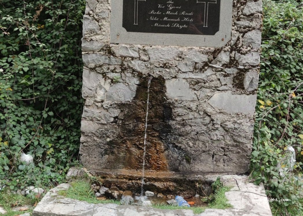 () Gropat e Selcës - Unnamed Road — foto