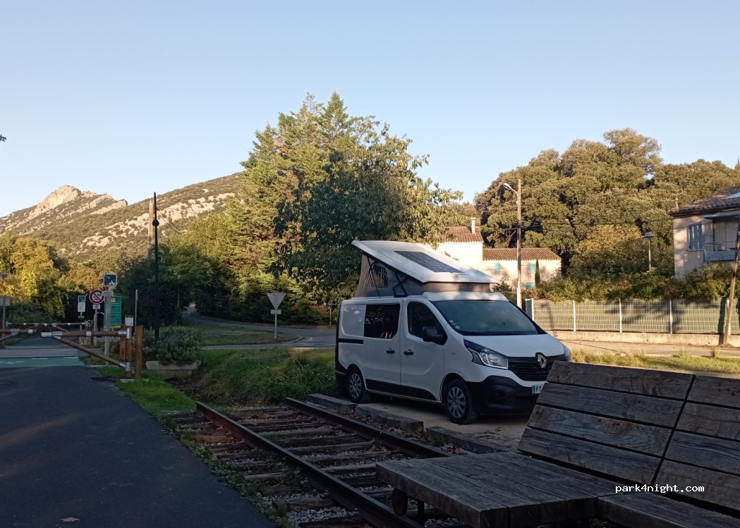(30170) Saint-Hippolyte-du-Fort - 13 Avenue de la Gare — foto